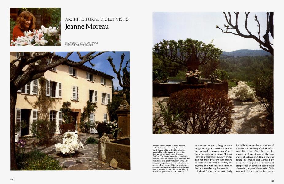ARCHITECTURAL DIGEST VISITS: Jeanne Moreau